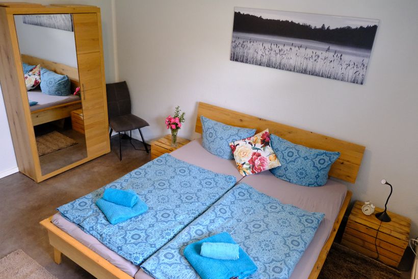 Schlafzimmer mit Doppelbett