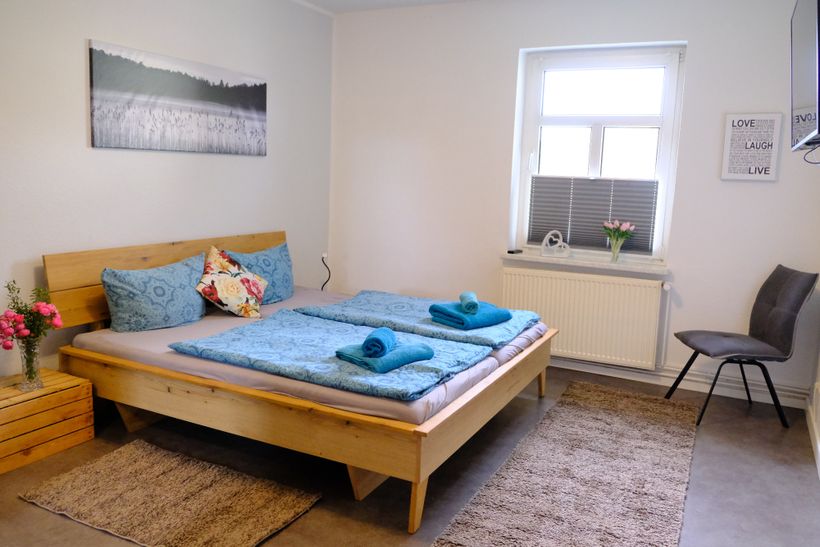 Schlafzimmer mit Doppelbett